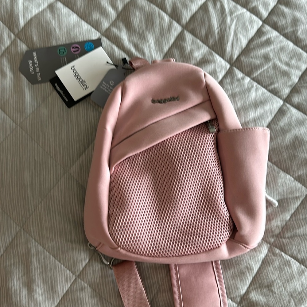 Medium sling Baggalini brand new with tags, light pink